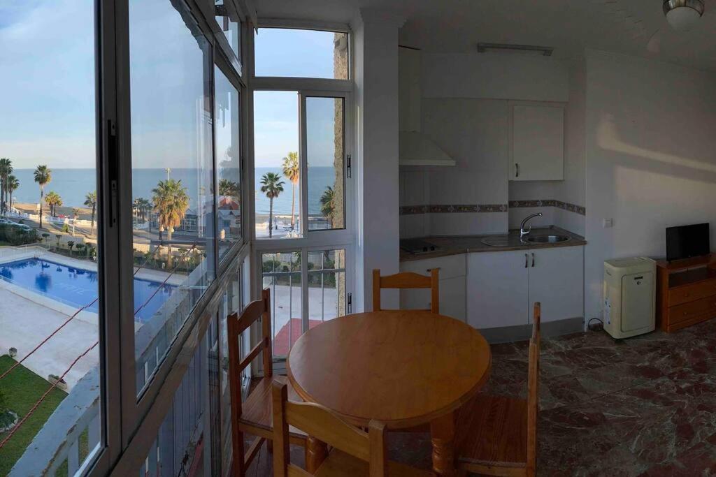Apartment First Line Of The Sea Benalmádena Kültér fotó